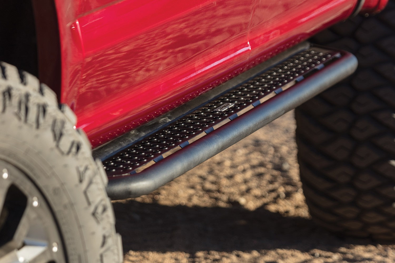 Dominator Xtreme D6 SideSteps With Mounting Bracket Kit Textured Black 2016-2024 Nissan TITAN XD 2017-2024 Nissan TITAN Go Rhino-2