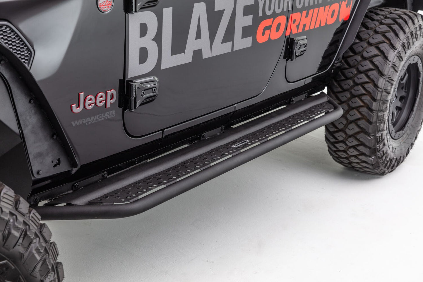 Dominator Xtreme D6 SideSteps With Mounting Bracket Kit Textured Black 2018-2026 Jeep Wrangler Go Rhino-5