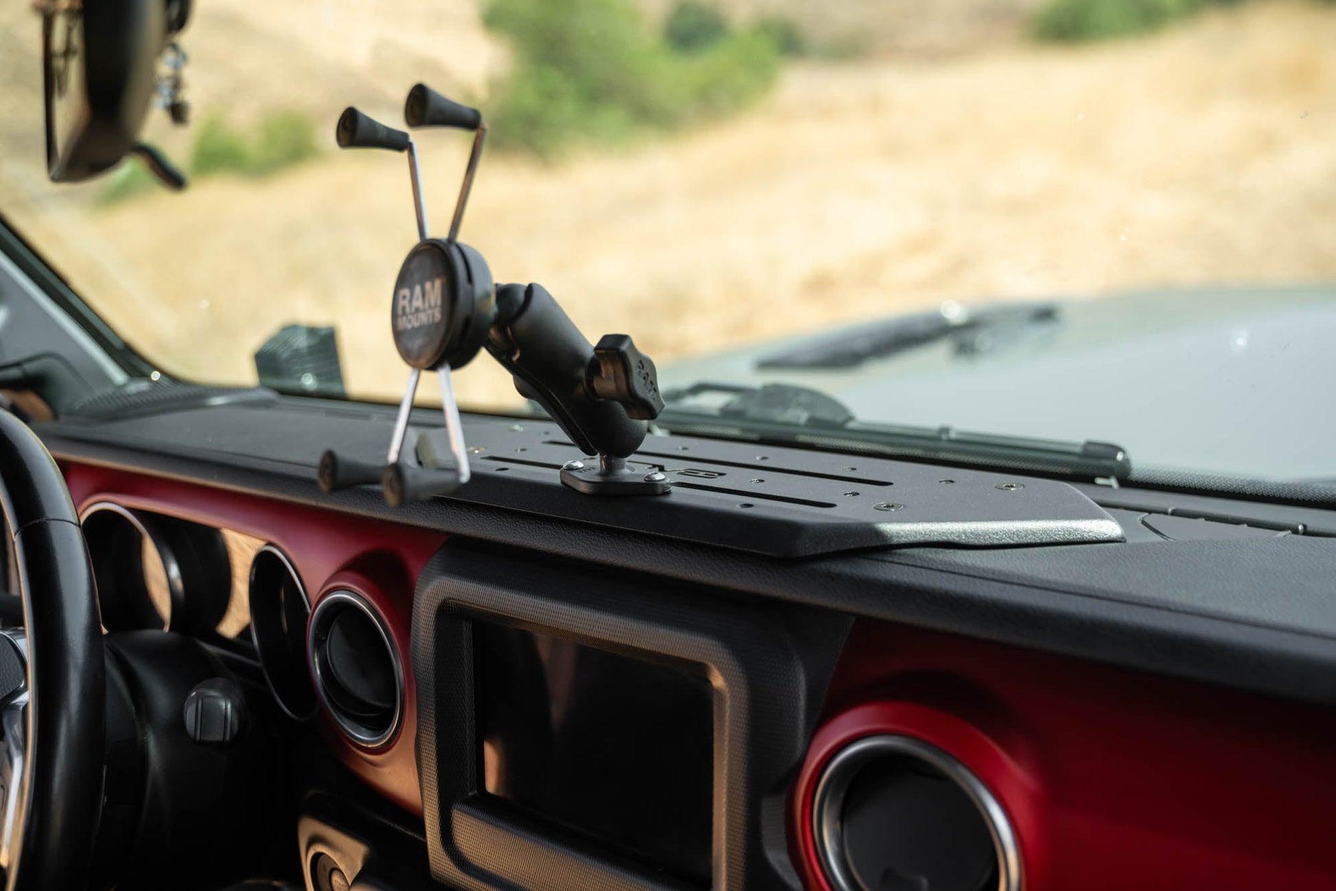 2018 2024 Jeep Wrangler JL, JLU Gladiator JT V8 Device Dash Mount V2 DV8 Offroad-11