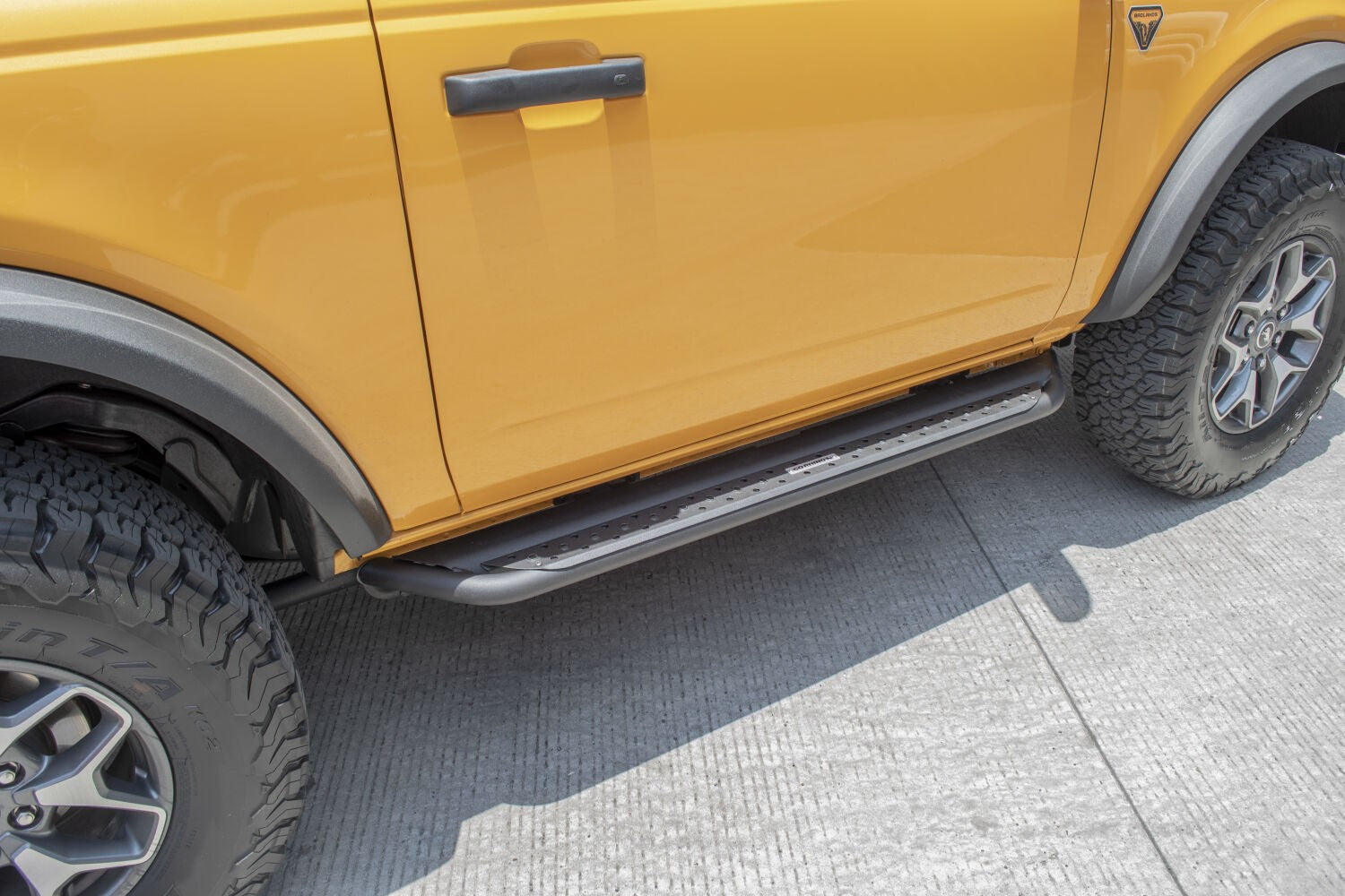 Dominator Xtreme DS SideSteps With Mounting Bracket Kit Textured Black 2021-2025 Ford Bronco Go Rhino-1