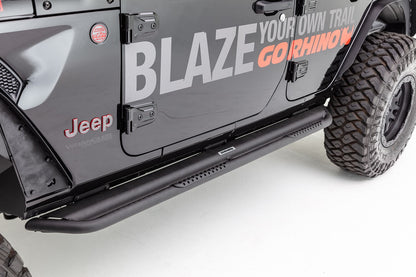 Dominator Xtreme DS SideSteps With Mounting Bracket Kit Textured Black For 2018-2025 Jeep Wrangler JL Go Rhino