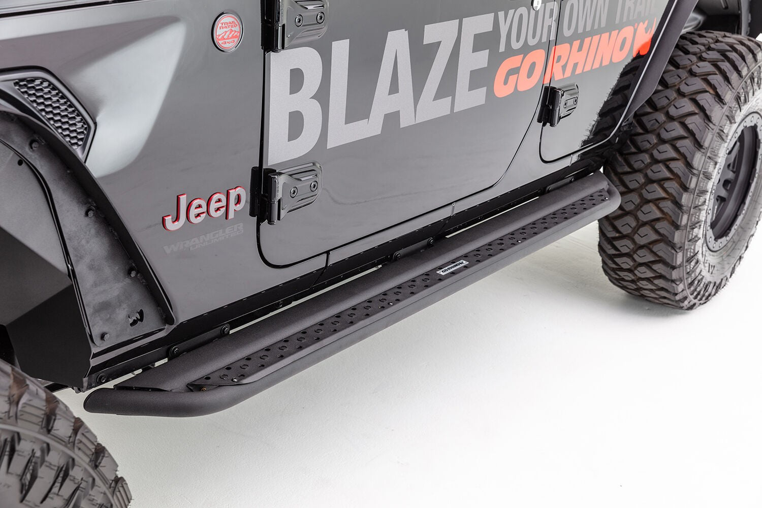 Dominator Xtreme DSS SideSteps With Mounting Bracket Kit Textured Black 2018-2026 Jeep Wrangler Go Rhino-5