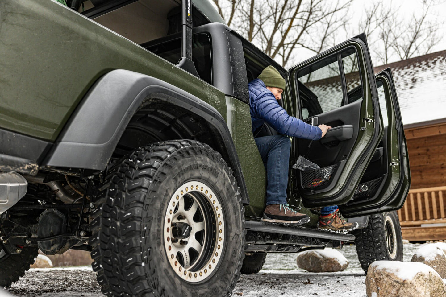 Dominator Xtreme DSS SideSteps With Mounting Bracket Kit Textured Black 2020-2025 Jeep Gladiator Go Rhino-8
