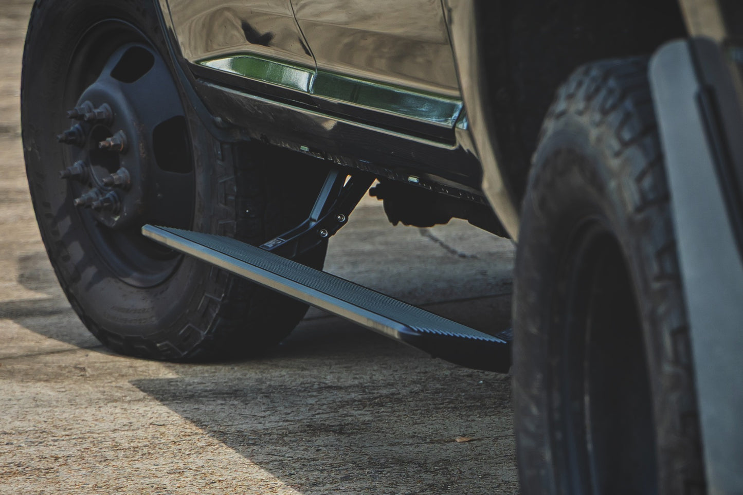 Power Running Boards HT-Series Crew Cab Ram 1500 2WD/4WD (2009-2018 & Classic) Rough Country-5