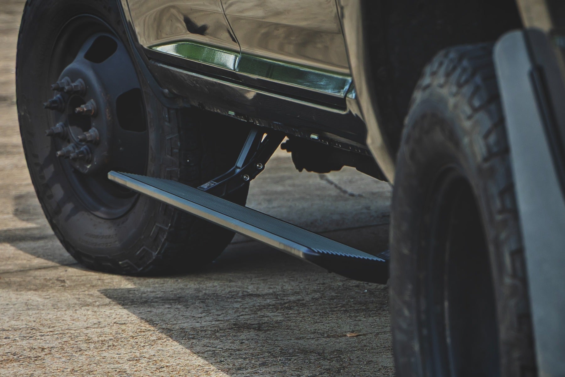 Power Running Boards HT-Series Crew Cab Ram 1500 2WD/4WD (2009-2018 & Classic) Rough Country-5