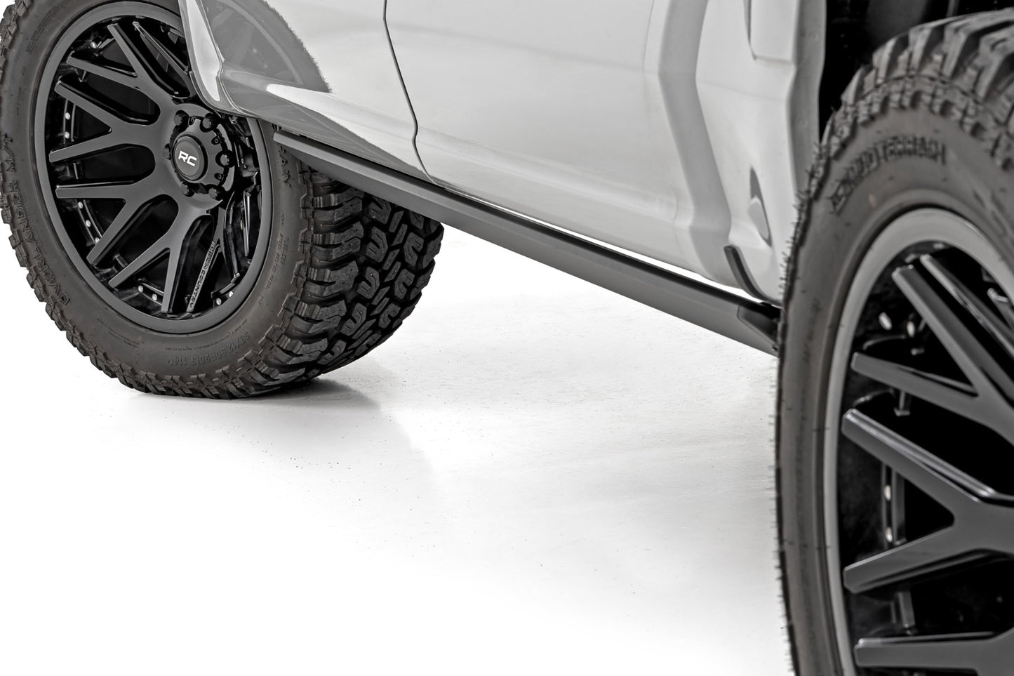 Power Running Boards HT-Series Crew Cab Ford F-150/Lightning/F-250/F-350/Raptor (15-26) Rough Country-1