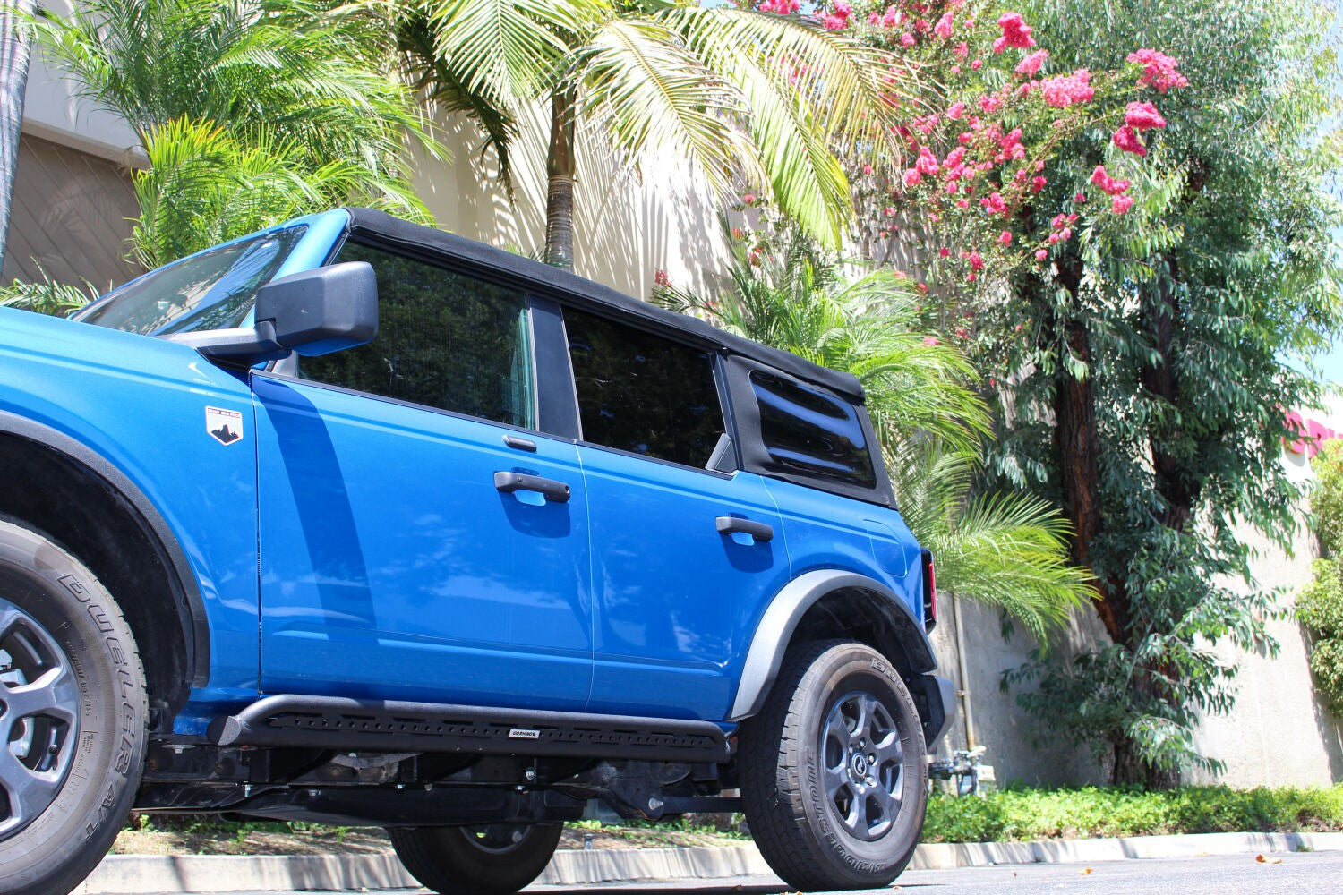 Dominator Xtreme D1 SideSteps With Mounting Bracket Kit Textured Black 2021-2025 Ford Bronco 4 Door Go Rhino-3