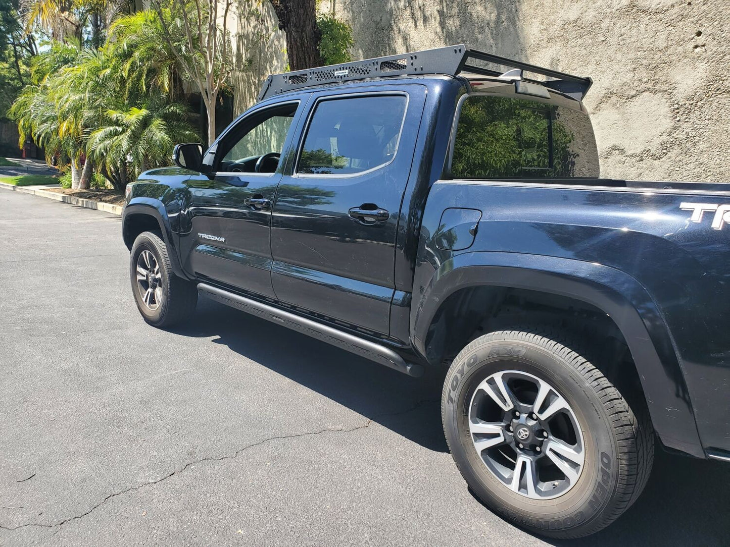 Dominator Xtreme D1 SideSteps With Mounting Bracket Kit Textured Black 2018-2023 Toyota Tacoma Go Rhino-6