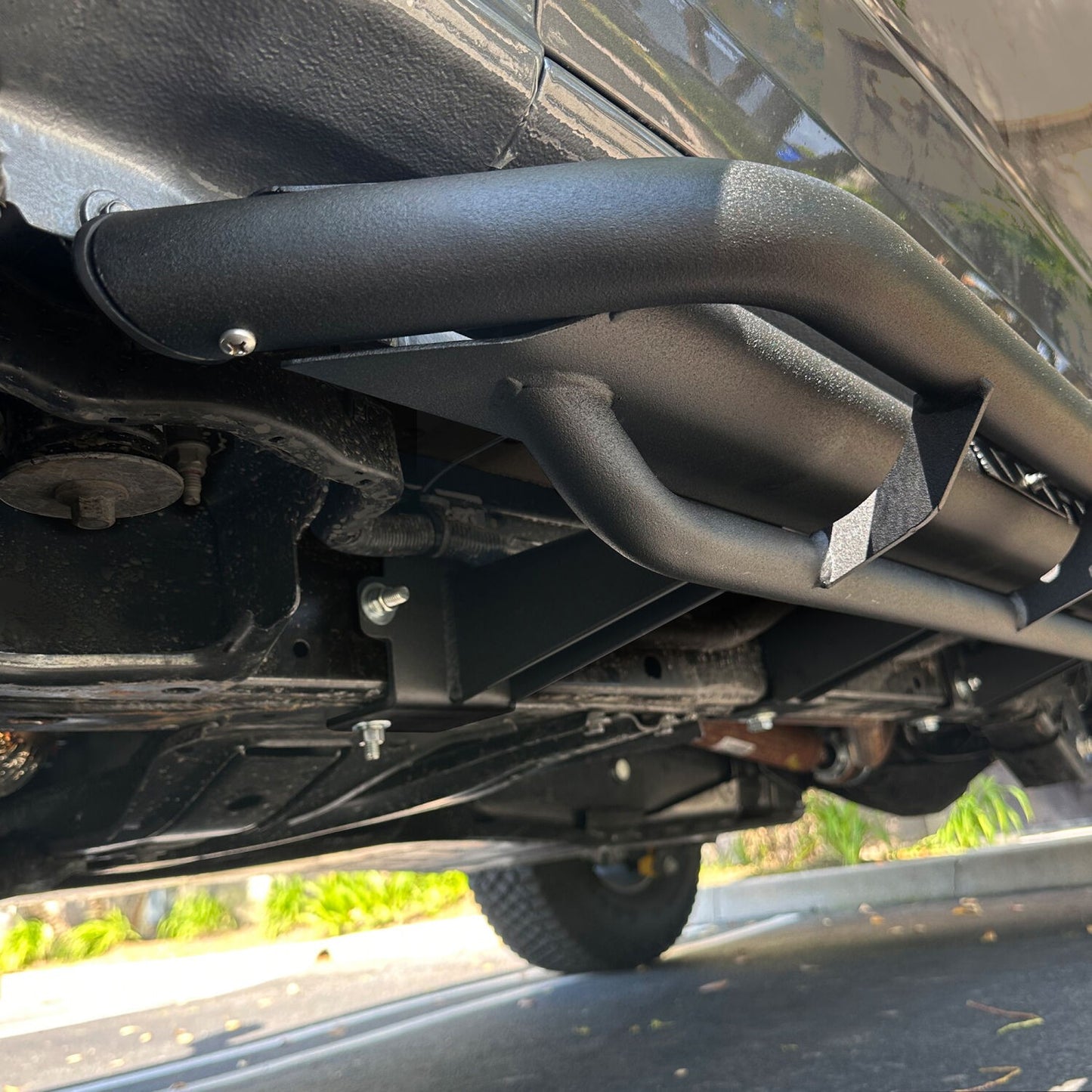 Dominator Xtreme DT SideSteps With Frame Mounted Bracket Kit Textured Black 2021-2025 Ford Bronco Go Rhino-6