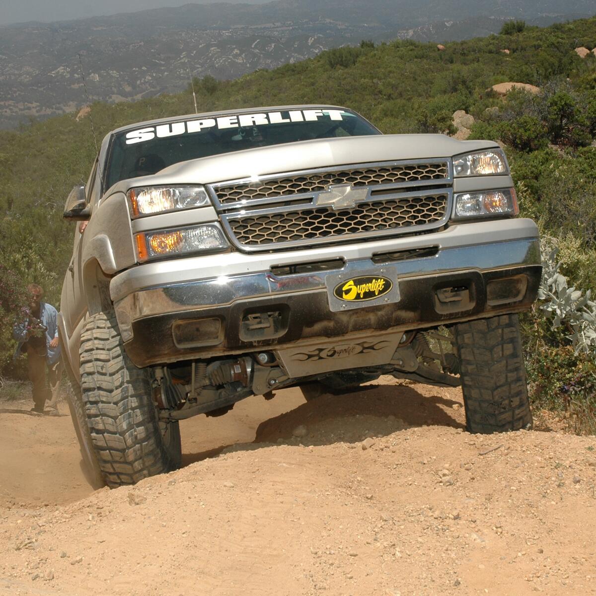 6 Inch Lift Kit 1999-2006 Chevy Silverado and GMC Sierra 1500 4WD Knuckle Kit with Shocks Superlift-1
