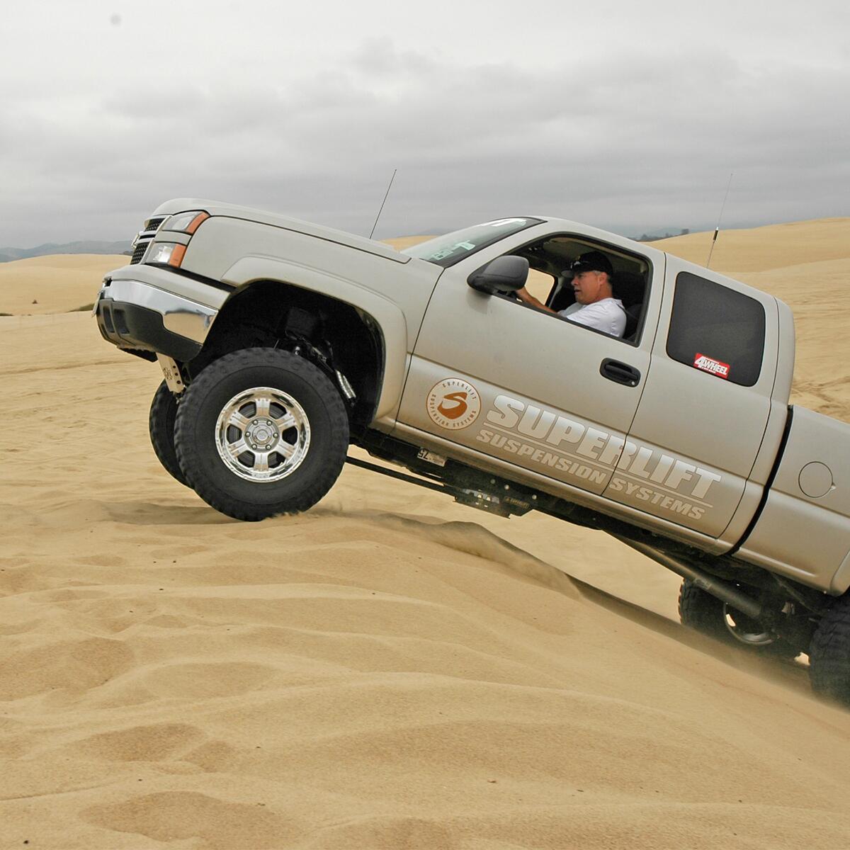 6 Inch Lift Kit 1999-2006 Chevy Silverado and GMC Sierra 1500 4WD Knuckle Kit with Shocks Superlift-3