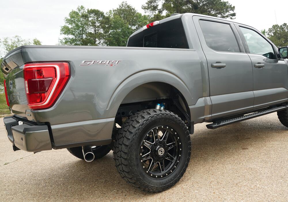 6 Inch King Edition Lift Kit 2021-2024 Ford F-150 non-Raptor 4WD without Tremor Package with King Front Coil Overs and King Reservoir Rear Shocks Superlift-5