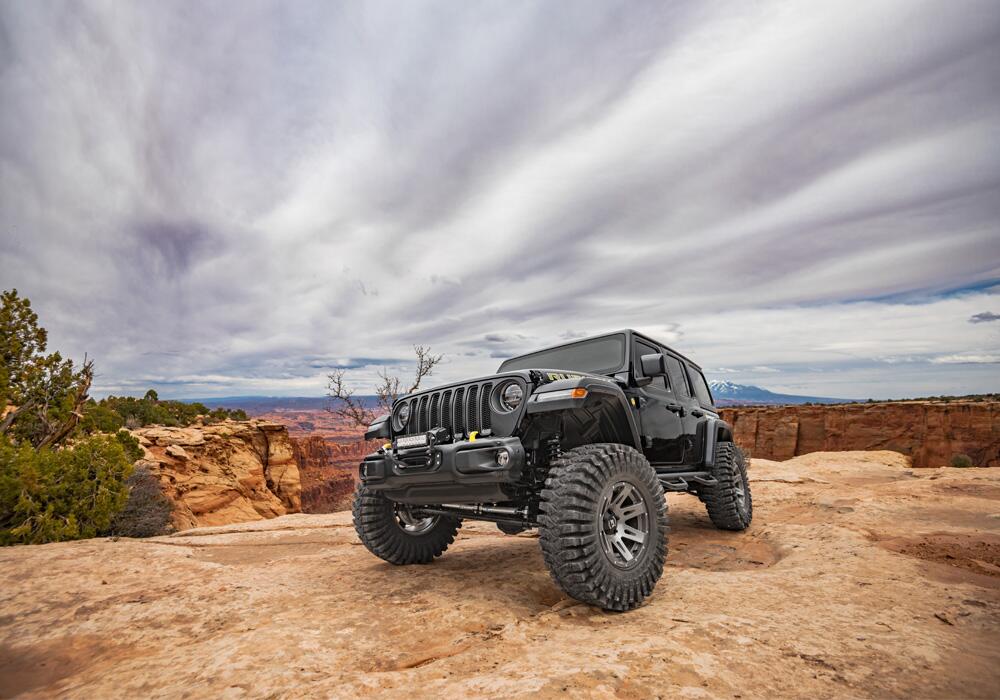 4 Inch Dual Rate Coil Lift Kit 2018-2025 Jeep Wrangler JL Unlimited 4-Door 4WD with Fox 2.0 Reservoir Shocks Will not fit Mojave Edition Superlift-1