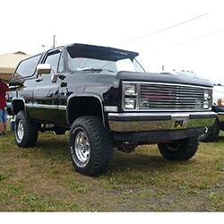 4 Inch Lift Kit (with 52 Inch Rear Springs) 1973-1987 K10/K15 1973-1991 Blazer/Jimmy/Suburban 1/2 Ton Solid Axle 4WD with Shocks Superlift
