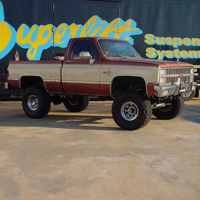 8 Inch Lift Kit (with 52 Inch Rear Springs) 1973-1987 K10/K15 1973-1991 Blazer/Jimmy/Suburban 1/2 Ton Solid Axle 4WD Rear Spring Kit with Shocks Superlift-1