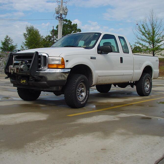2 Inch Lift Kit 2000-2004 Ford F-250 and F-350 Super Duty 4WD Diesel and V-10 with Shocks Superlift-1