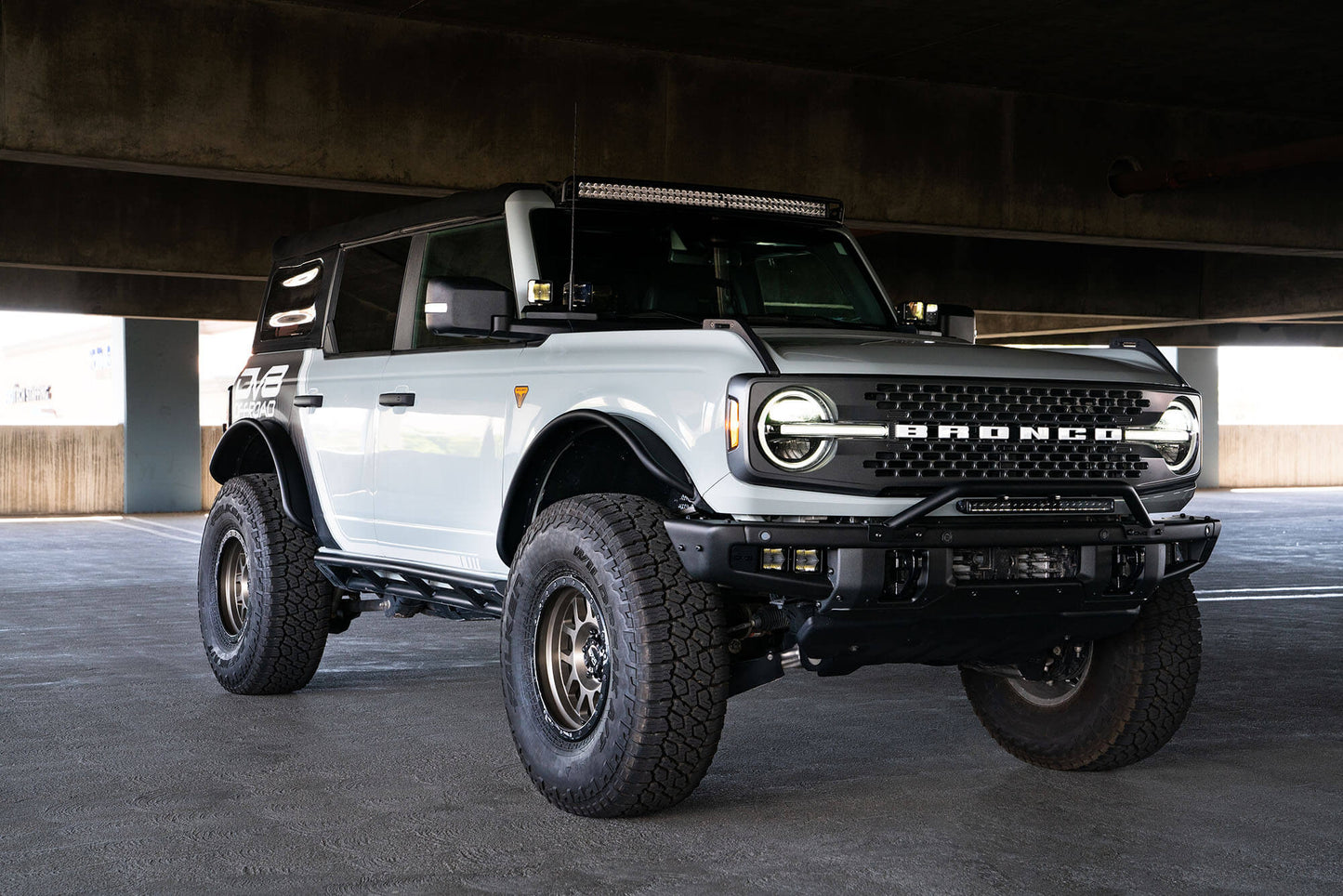 2021 2024 Ford Bronco 40 Inch Curved Light Bar Mount DV8 Offroad-12