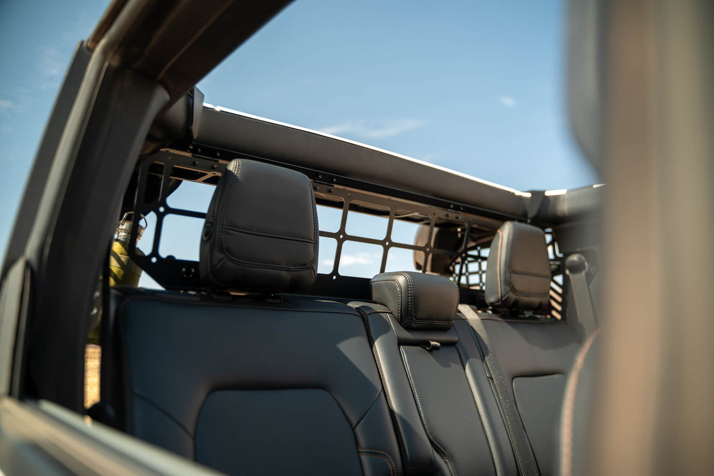 2021 2024 Ford Bronco Dog Barrier DV8 Offroad-14