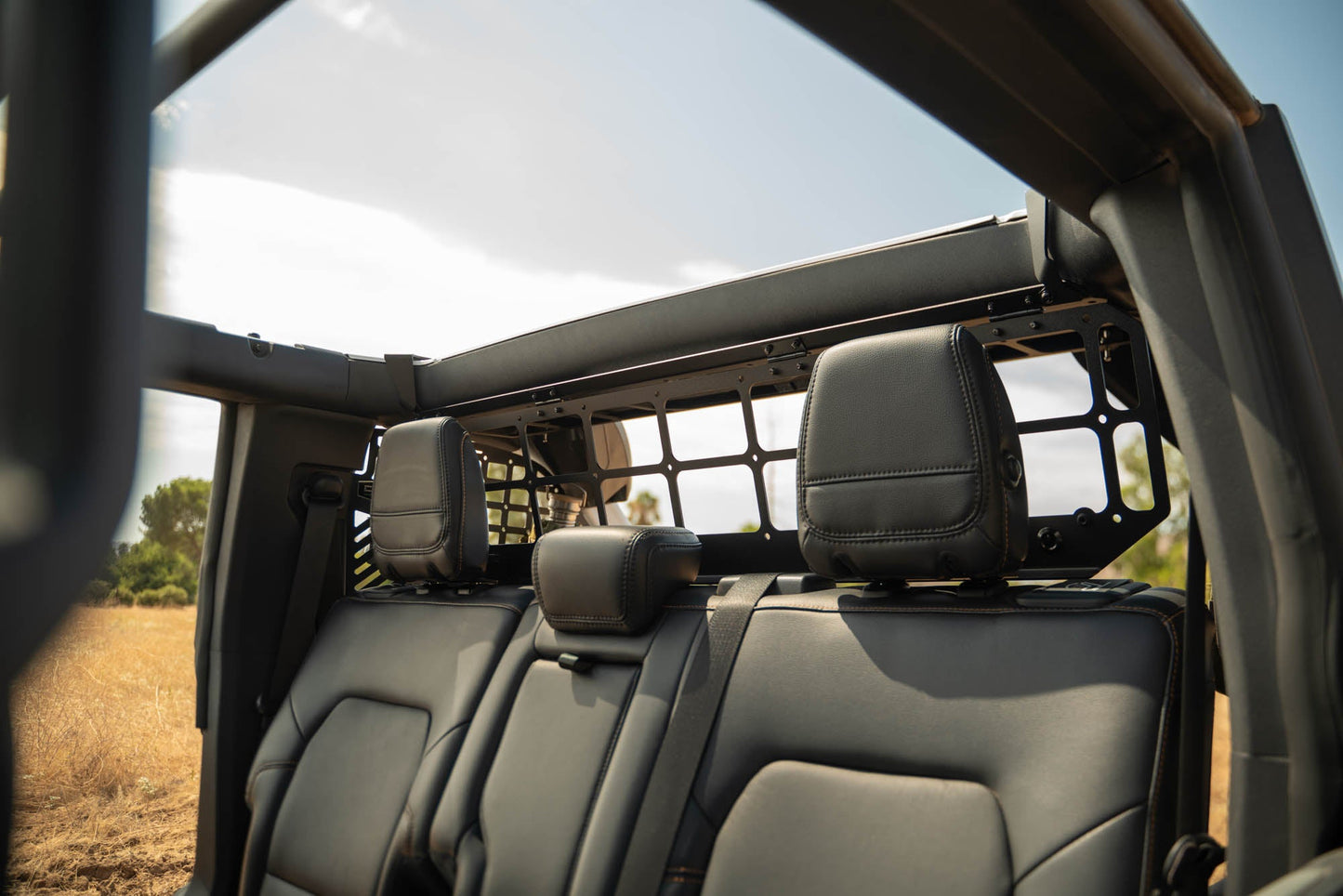 2021 2024 Ford Bronco Dog Barrier DV8 Offroad-15