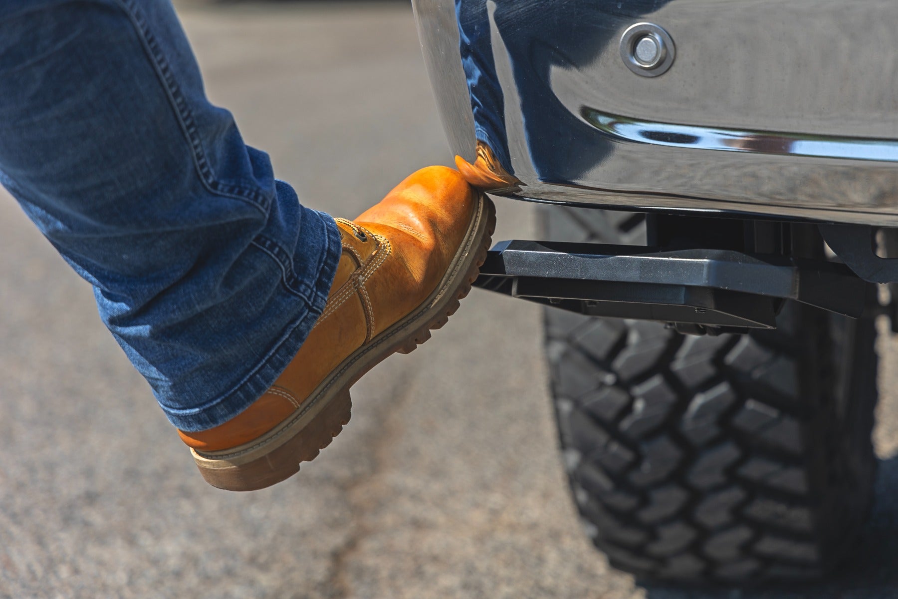 Retractable Bed Step Manual Pull Ford F-150 (21-26)/F-150 Lightning (22-26) Rough Country-5