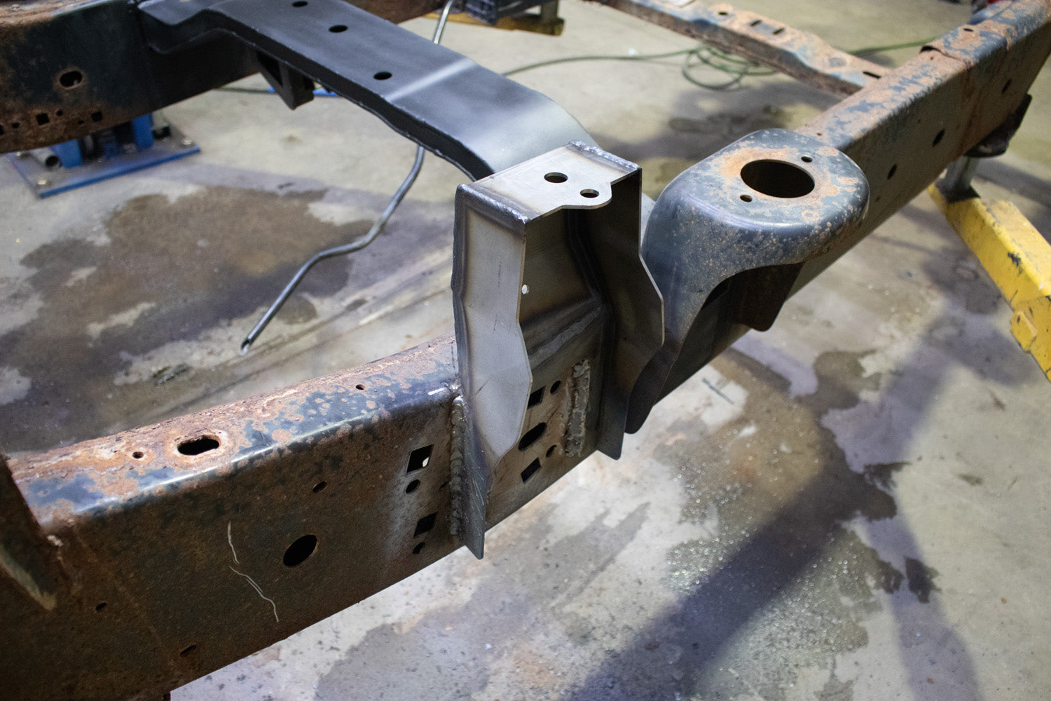 Rust Buster Frameworks 09-14 F150 Regular Cab 8.0 Foot Bed 4x4 Forward Bed Mount Rust Buster Frameworks