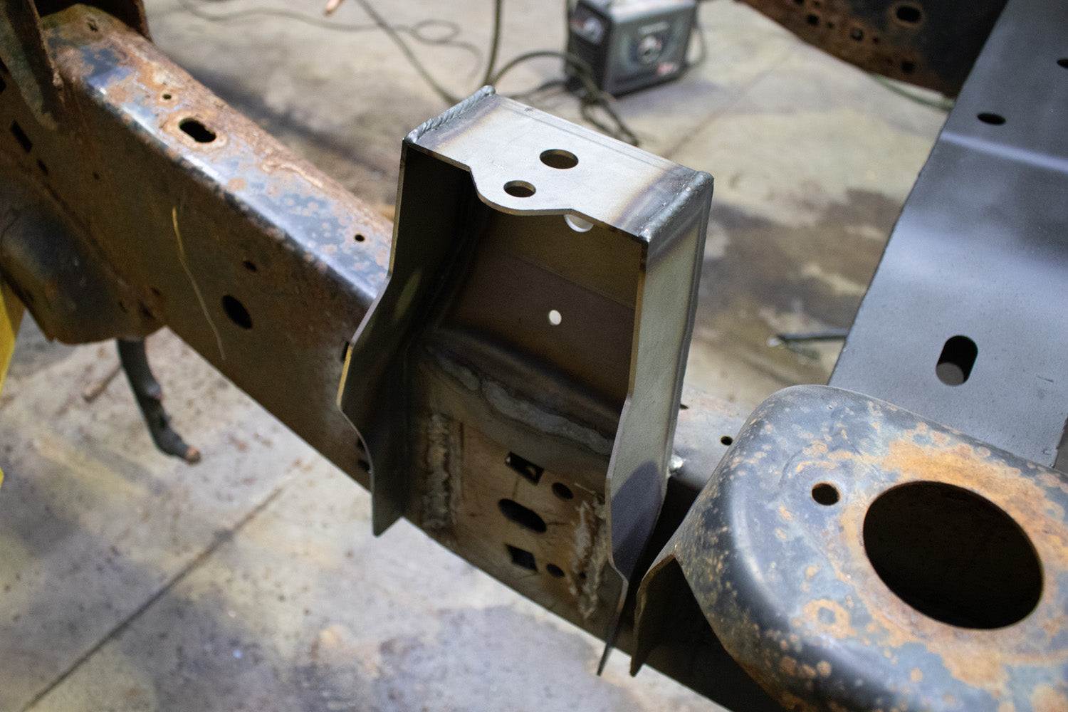 Rust Buster Frameworks 09-14 F150 Regular Cab 8.0 Foot Bed 4x4 Forward Bed Mount Rust Buster Frameworks