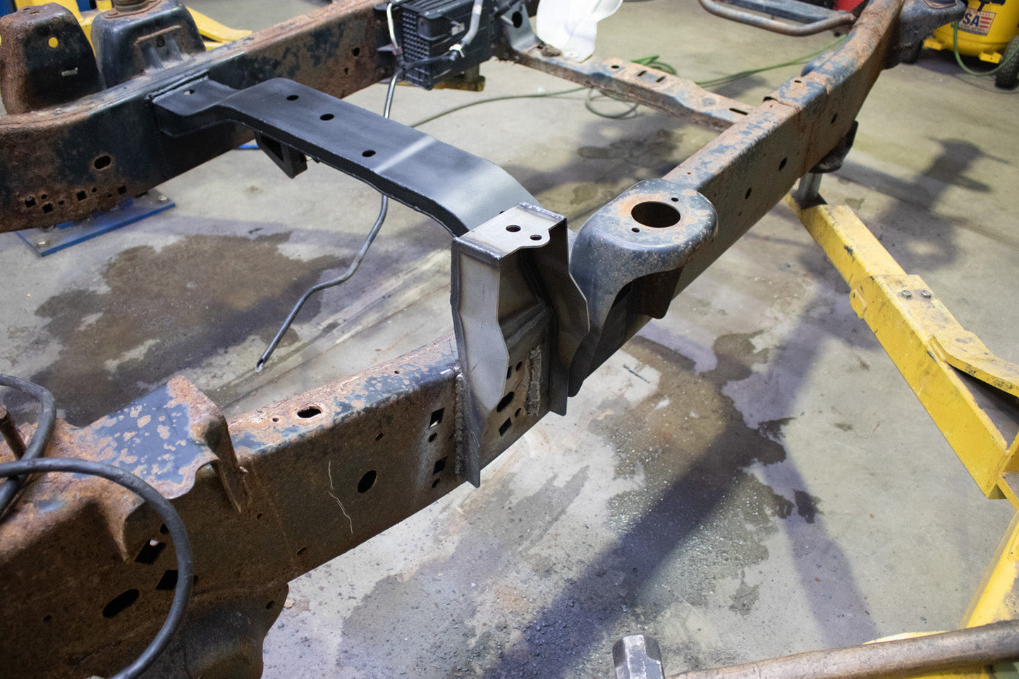 Rust Buster Frameworks 09-14 F150 Regular Cab 8.0 Foot Bed 4x4 Forward Bed Mount Rust Buster Frameworks