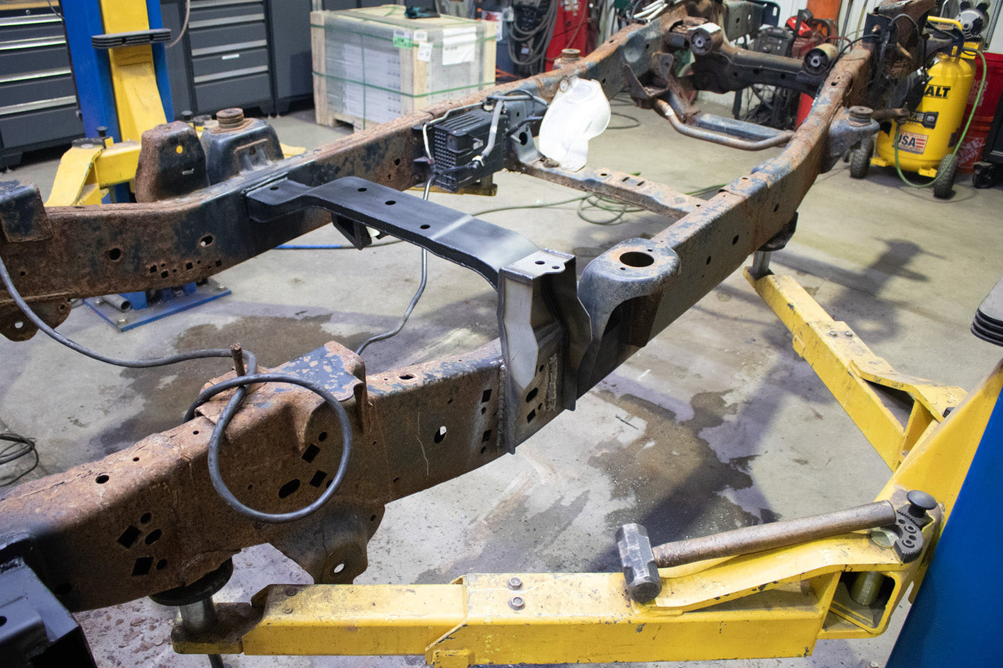 Rust Buster Frameworks 09-14 F150 Regular Cab 8.0 Foot Bed 4x4 Forward Bed Mount Rust Buster Frameworks