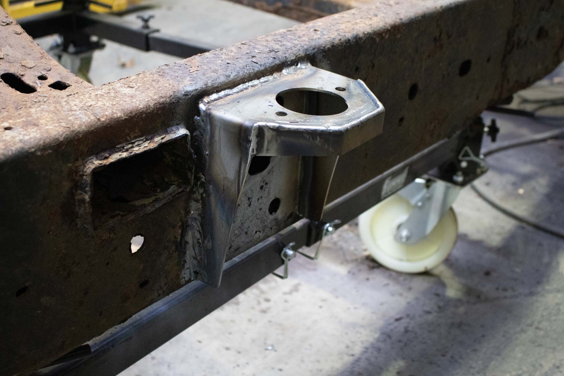 Rust Buster Frameworks Rust Buster Center Cab Mount For 2004-2008 Ford F-150 RB7077