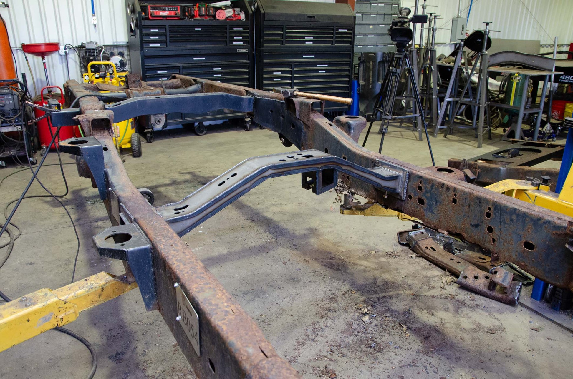 04-08 F150 4x4 SuperCab 6.5 Foot Bed Forward Gas Tank Crossmember Rust Buster Frameworks-4