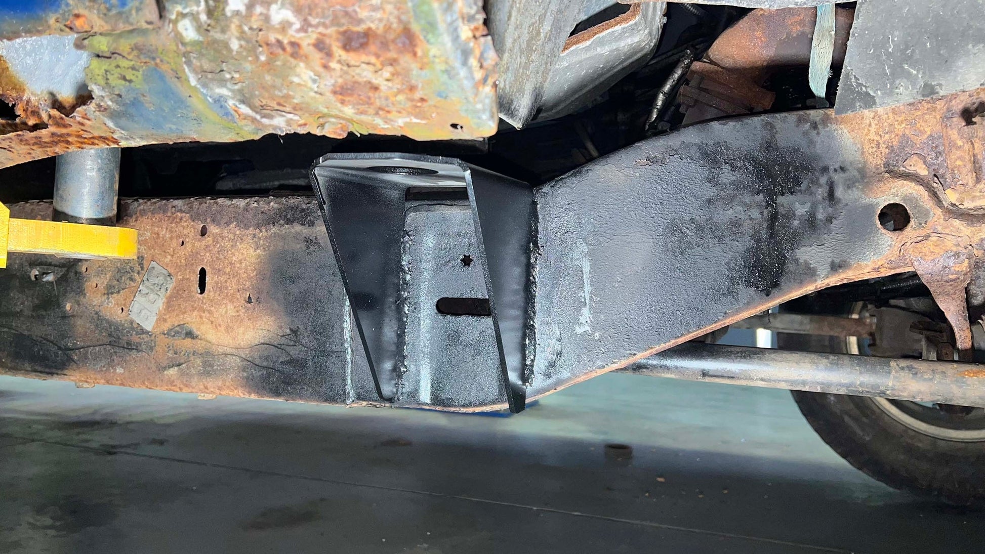 1988-1998 Chevy & GMC C/K 1500/2500 Mid Cab Mount (Small) RB7310 Rust Buster Frameworks-2