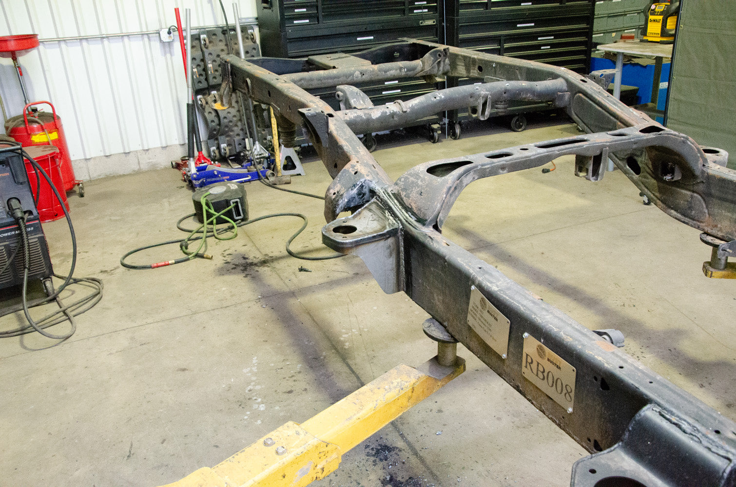 Rust Buster Frameworks 14-18 Chevy/GMC 1500 Crew Cab 5.8 Foot Bed 4x4 Rear Cab Mount - Left Rust Buster Frameworks