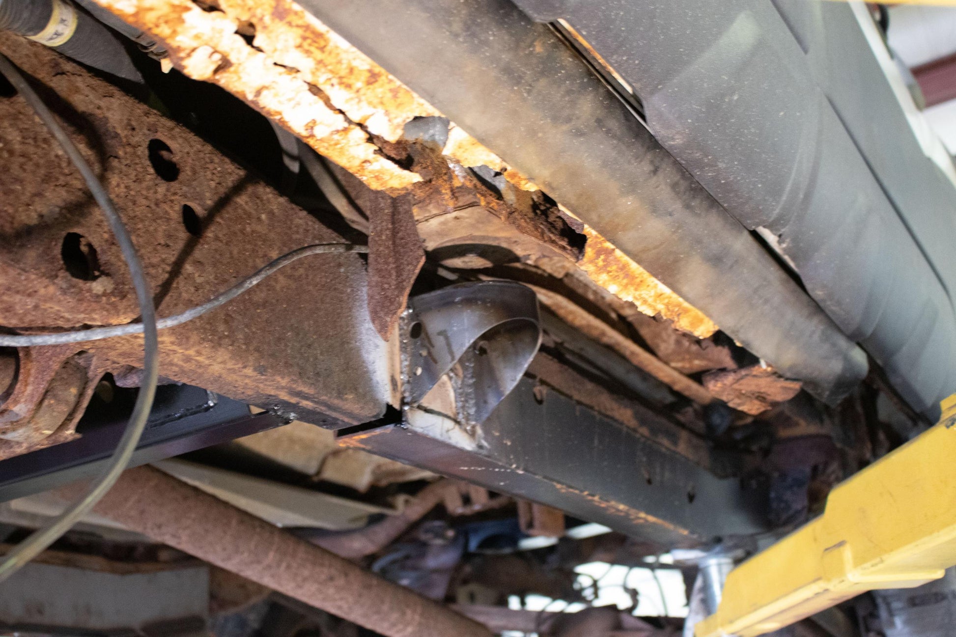 Center Body Frame Mount For Avalanche/Suburban/Yukon Rust Buster Frameworks-7