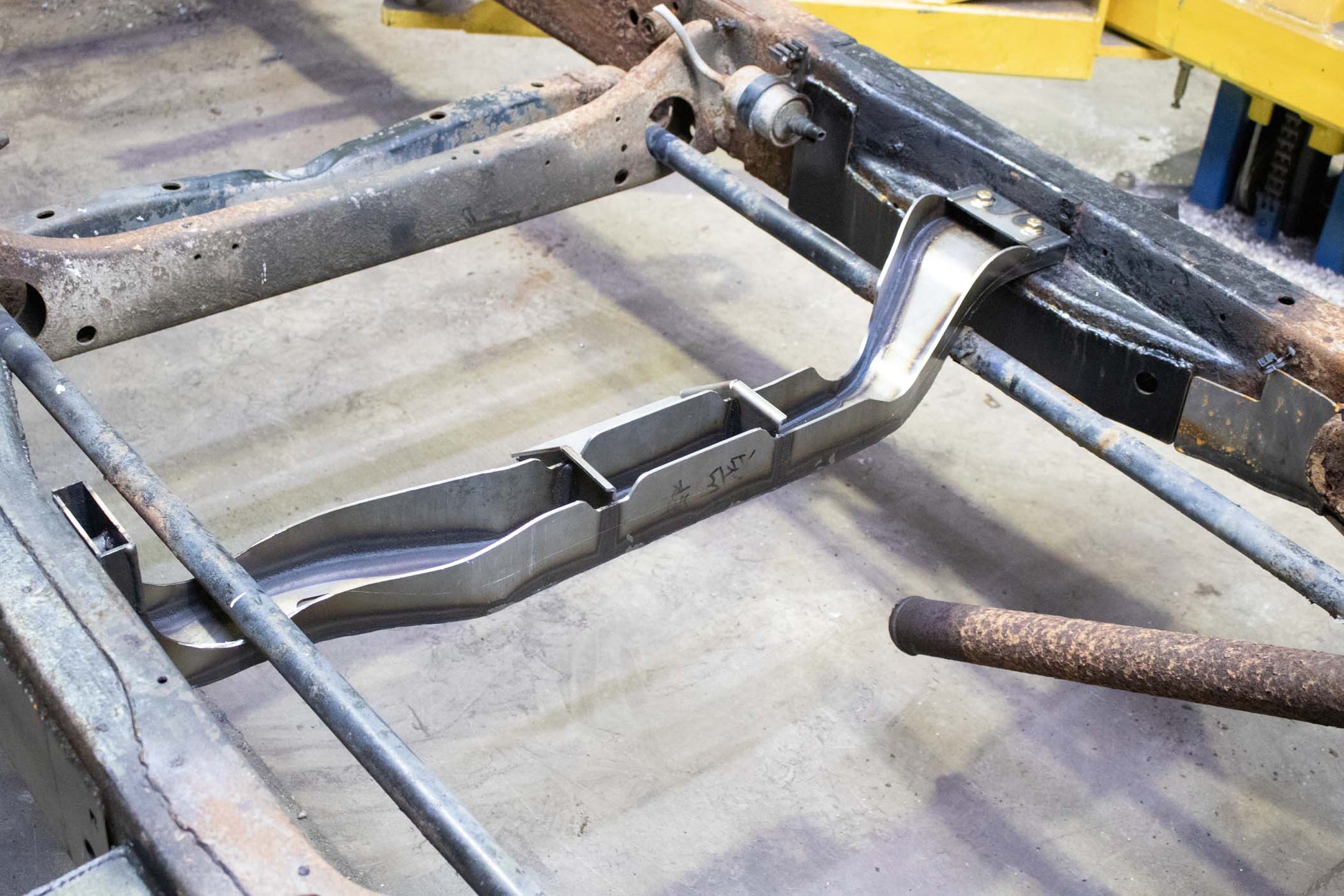 Transmission Crossmember For 93-04 Chevy S10/GMC Sonoma Rust Buster Frameworks-5