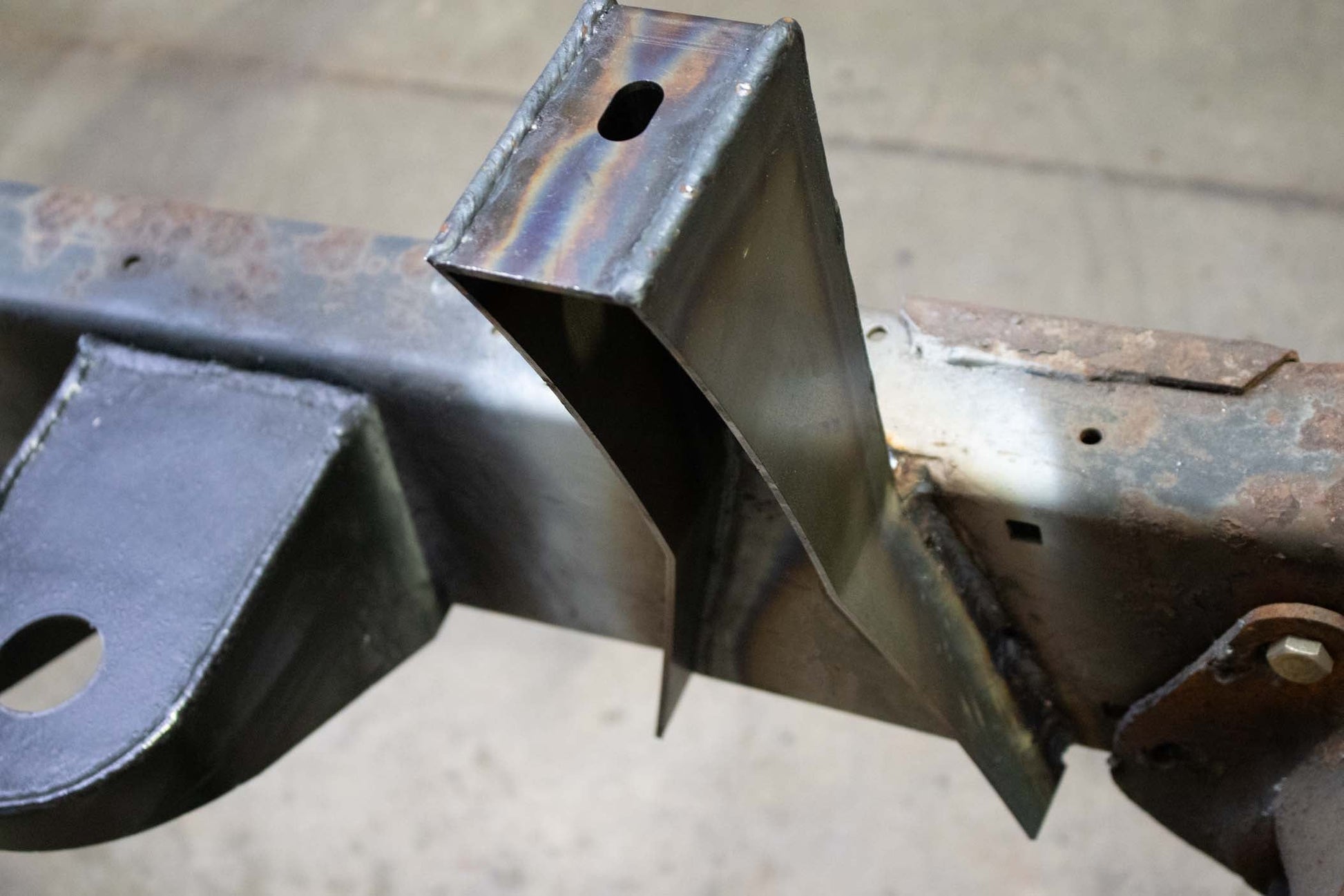 Rust Buster Frameworks Rust Buster Front Bed Mount For 1997-2004 Dodge Dakota RB7708