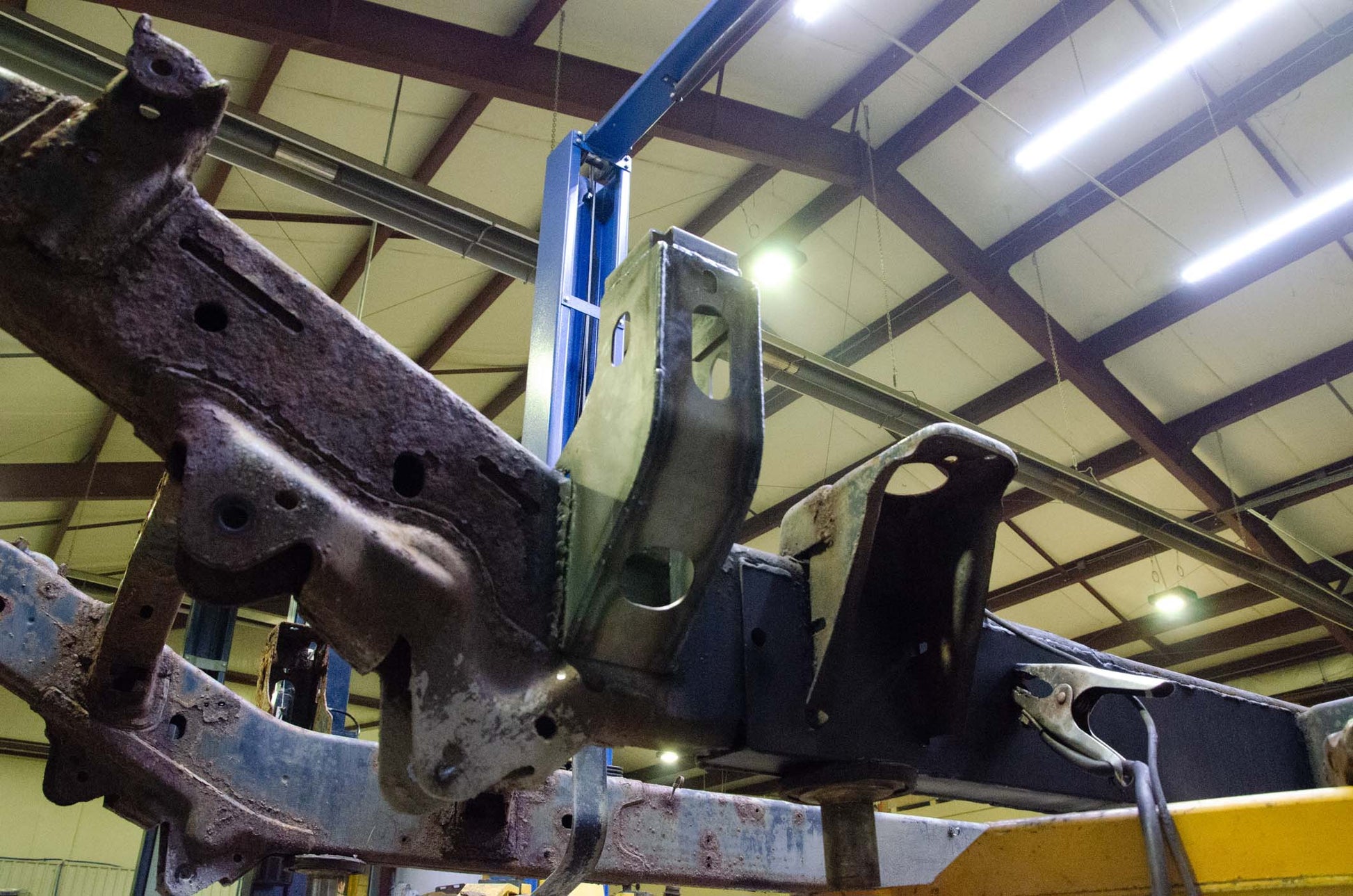 Rust Buster Frameworks 09-18 Dodge Ram 1500 Quad Cab 6.5 Foot Bed 4x4 Forward Bed Mount - Right Rust Buster Frameworks