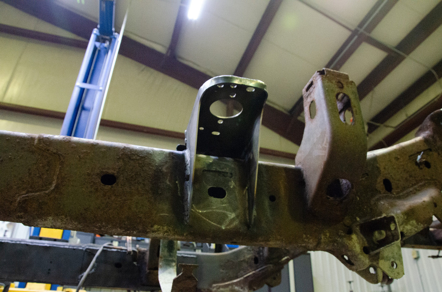 Rust Buster Frameworks 09-18 Dodge Ram 1500 Quad Cab 6.5 Foot Bed 4x4 Rear Cab Mount - Right Rust Buster Frameworks