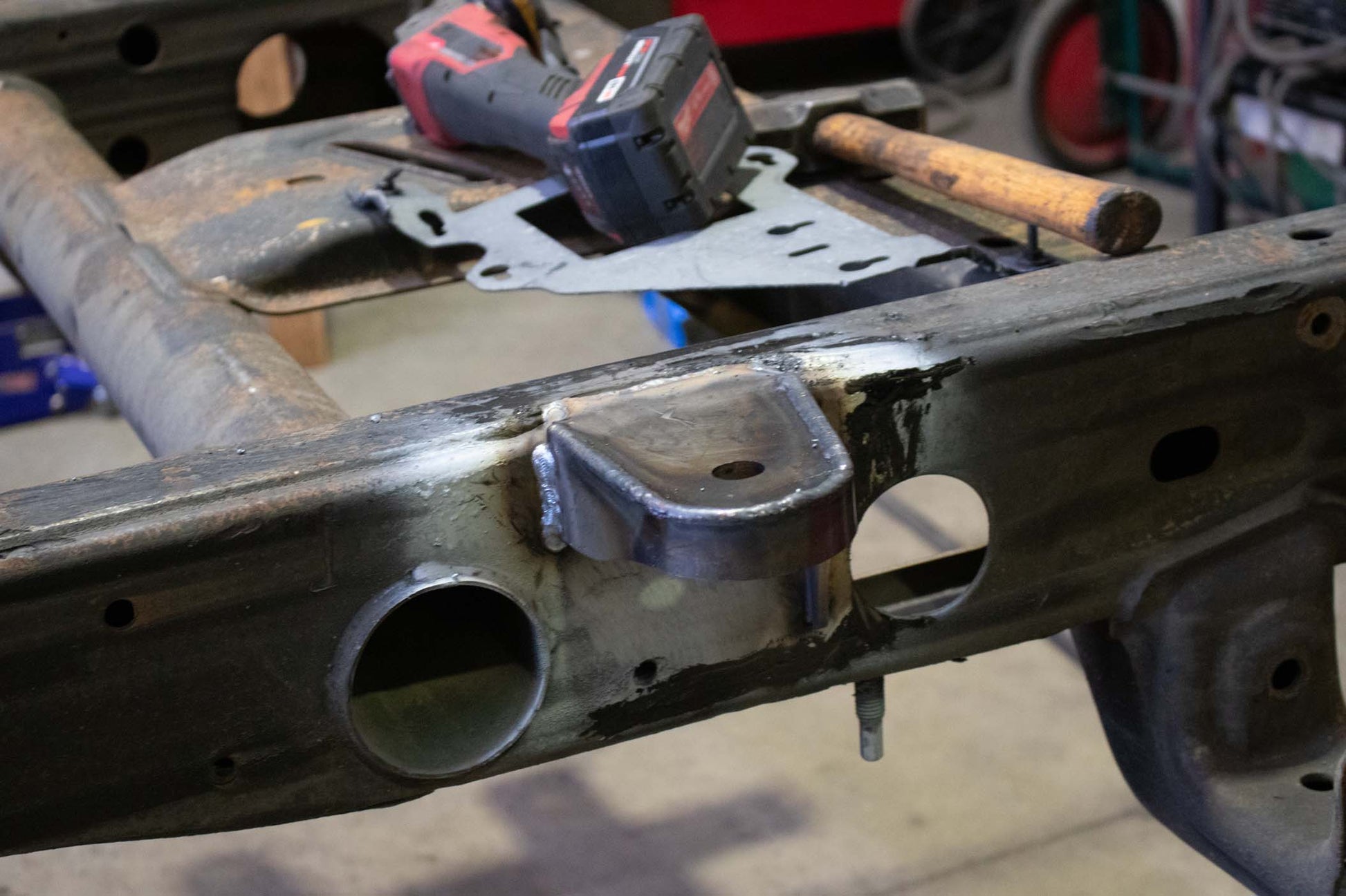 Rust Buster Frameworks Rust Buster Rear Bed Mount For 2011-2018 GM HD Pickups RB7827