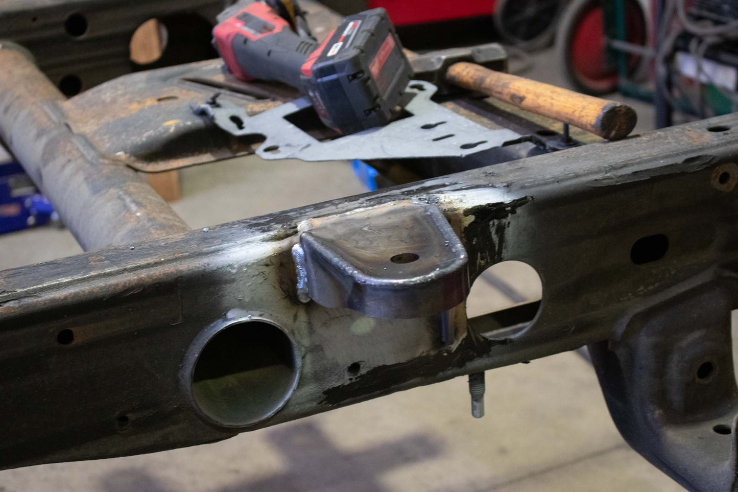 Rust Buster Frameworks Rust Buster Rear Bed Mount For 2011-2018 GM HD Pickups RB7827