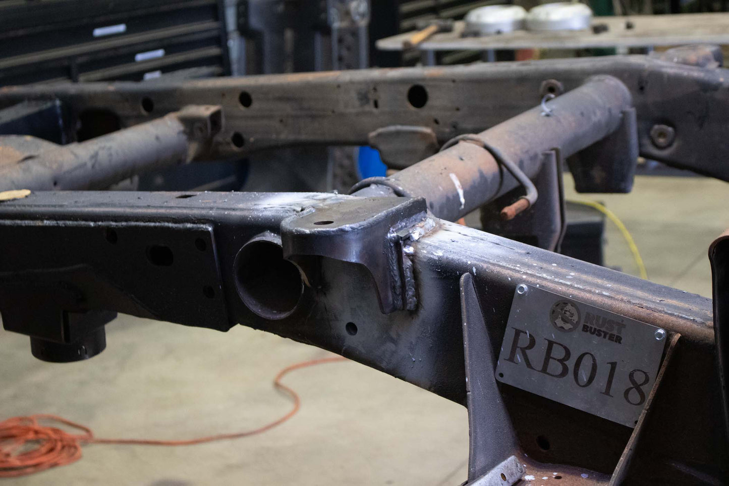 Rust Buster Frameworks Rust Buster Center Bed Mount For 2011-2018 GM HD Pickups RB7828