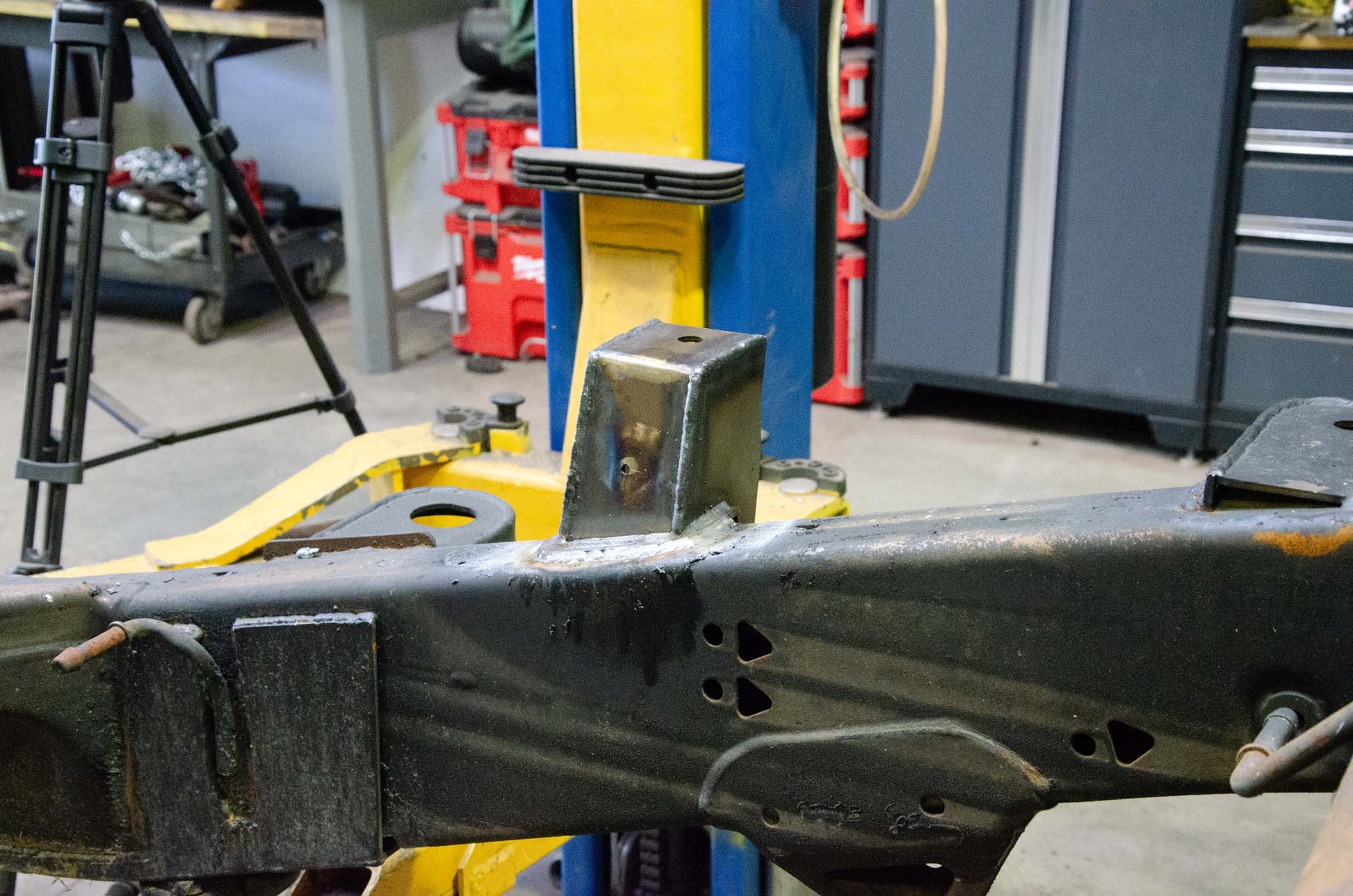 Rust Buster Frameworks 11-19 Chevy/GMC 2500HD Crew Cab 6.5 Foot Bed Front Bed Mount - Left Rust Buster Frameworks