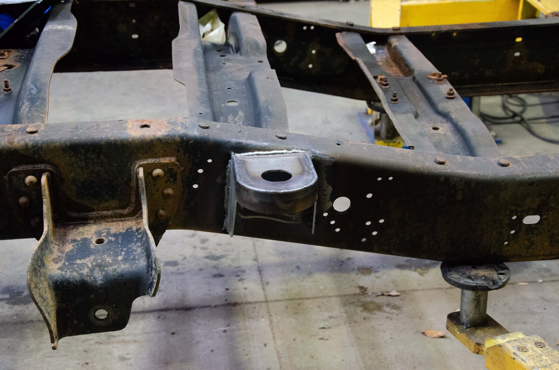 Center Cab Mount For 1999-2016 F-250/F-350 Super Duty Rust Buster Frameworks-3