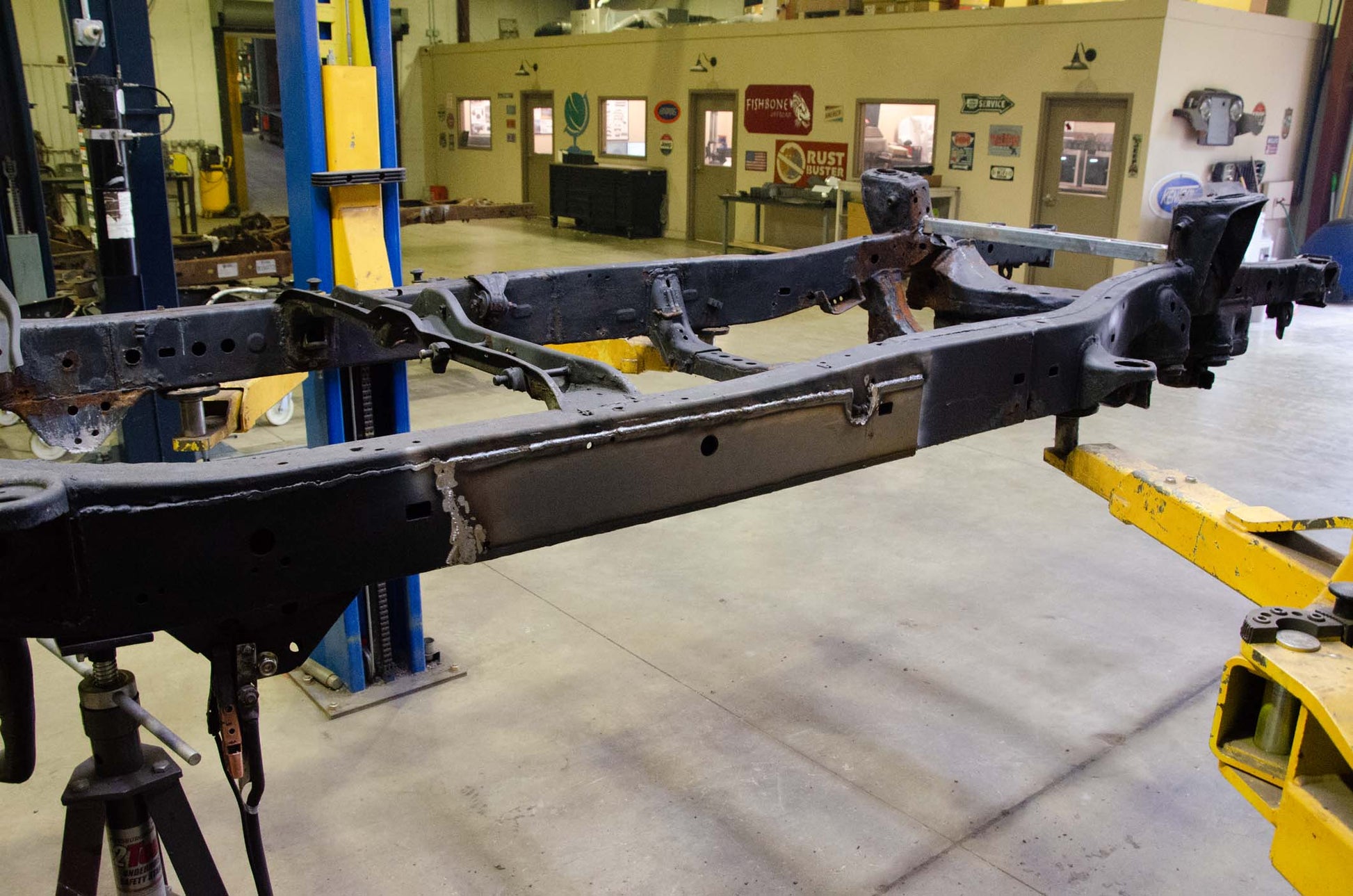 Rust Buster Frameworks Rust Buster Center Frame Repair Kit For 2001-2007 Toyota Sequoia RB8437