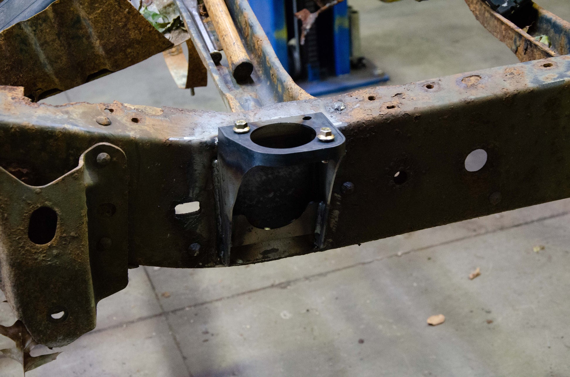Rear Cab Mount For 2000-2006 Toyota Tundra Rust Buster Frameworks-10