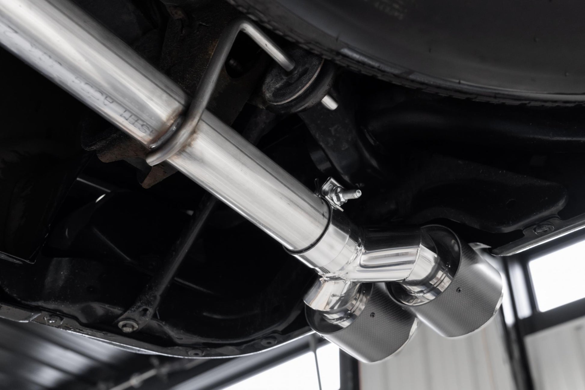 3.0 inch Cat-Back 2.5 inch Dual Split Rear Quad Carbon Fiber Tips 4.0 inch OD Dual Out 19-up Silverado/Sierra 1500 MBRP-5