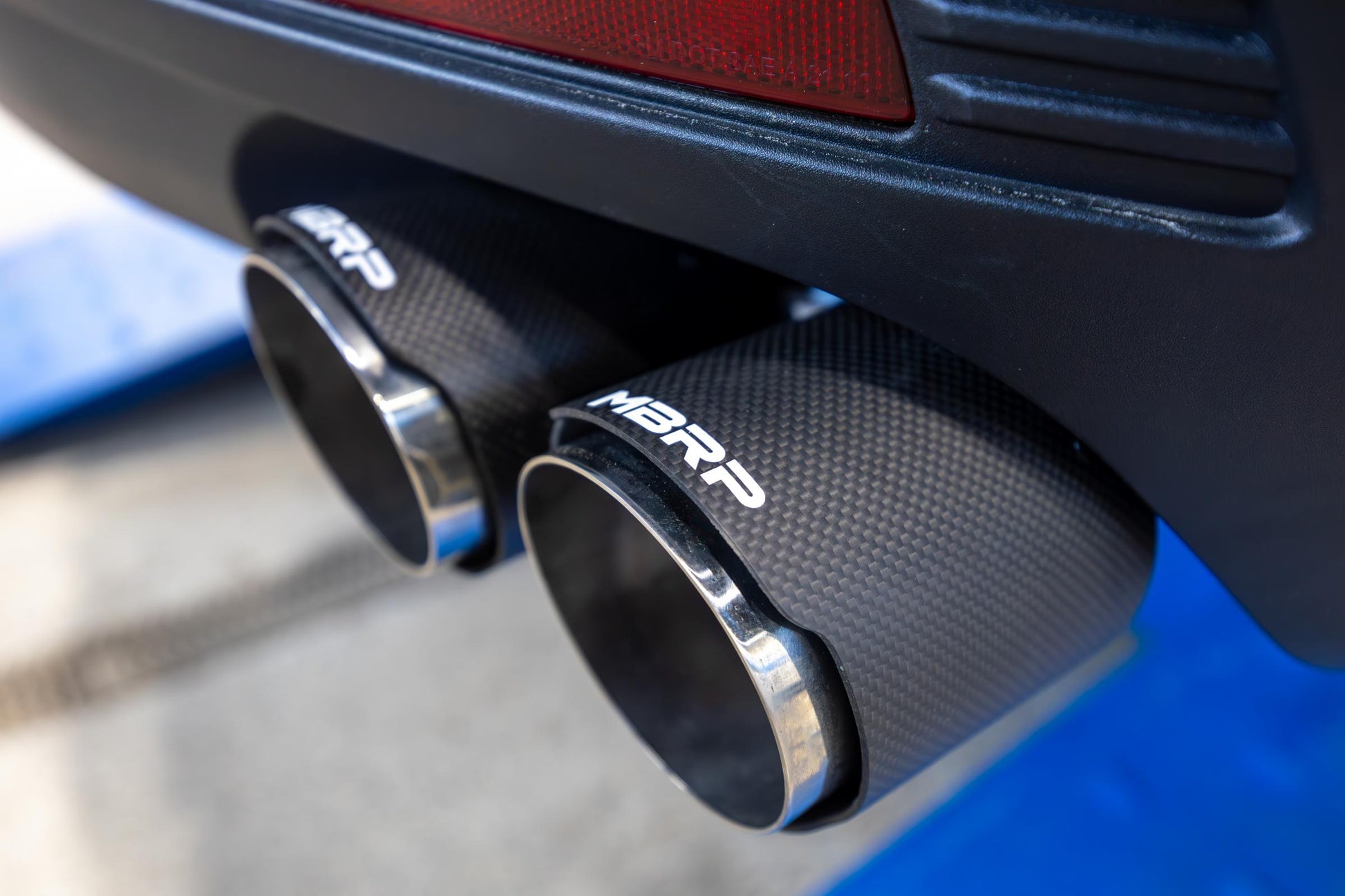 21-Present Chevrolet/GMC Tahoe/Yukon 3 Inch Cat Back Dual Split Rear Exhaust System, Armor Pro T304SS with Quad Carbon Fiber Tips MBRP-7
