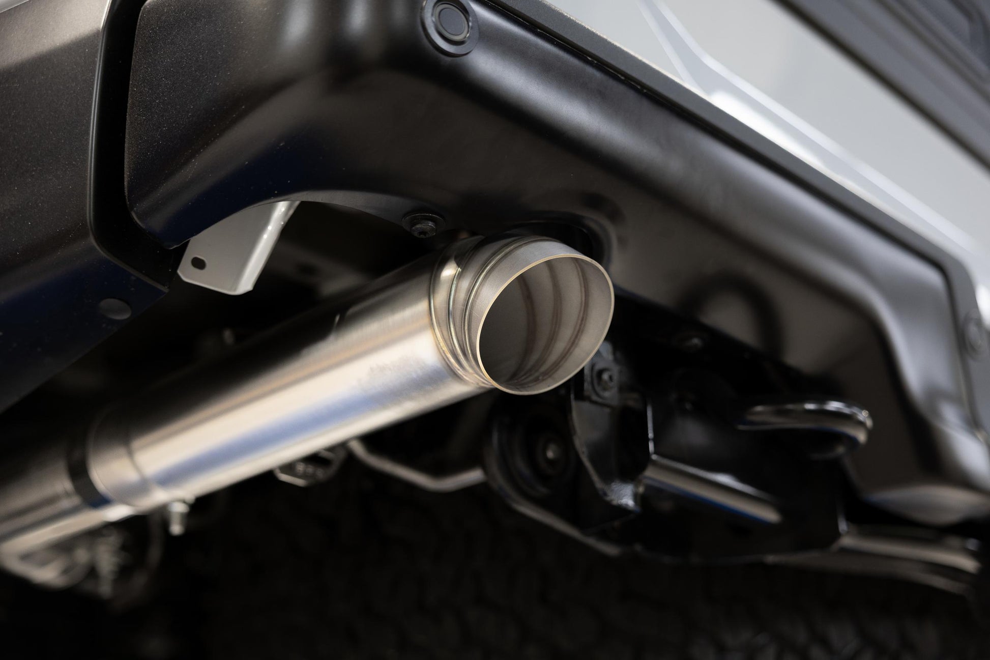 22-Present Ford F-150 Raptor 3.5L and Raptor R 5.2L Armor Pro 3-Inch Axle-Back Dual Split Rear Turn Down MBRP-9