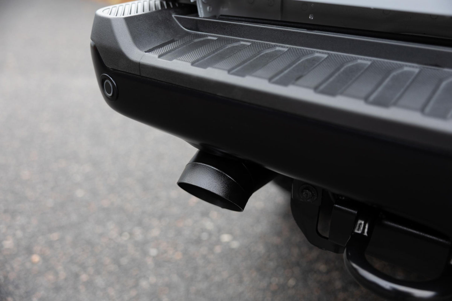 22-Present Ford F-150 Raptor 3.5L and Raptor R 5.2L Armor BLK 3-Inch Axle-Back Dual Split Rear Turn Down MBRP-9