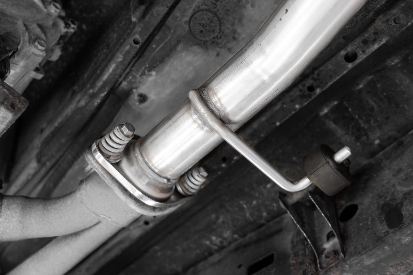 03-24 Toyota 4Runner 11-16 Toyota Land Cruiser Prado Armor Pro T304 Stainless Steel 2.5 Inch Cat-Back High Clearance Turn Down Single Rear Exit Exhaust System MBRP-2