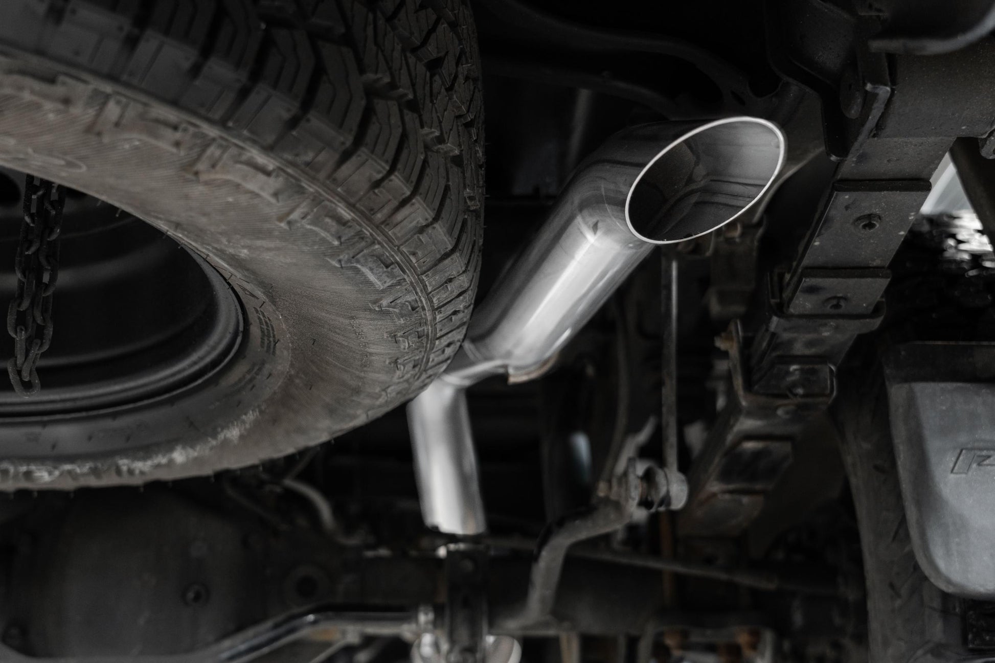 2022-Up Nissan Frontier 3.8L Turn Down Aluminized Steel 2.5 Inch Cat-Back 3 Inch Single High Clearance Rear Exit Armor Lite Series MBRP-5